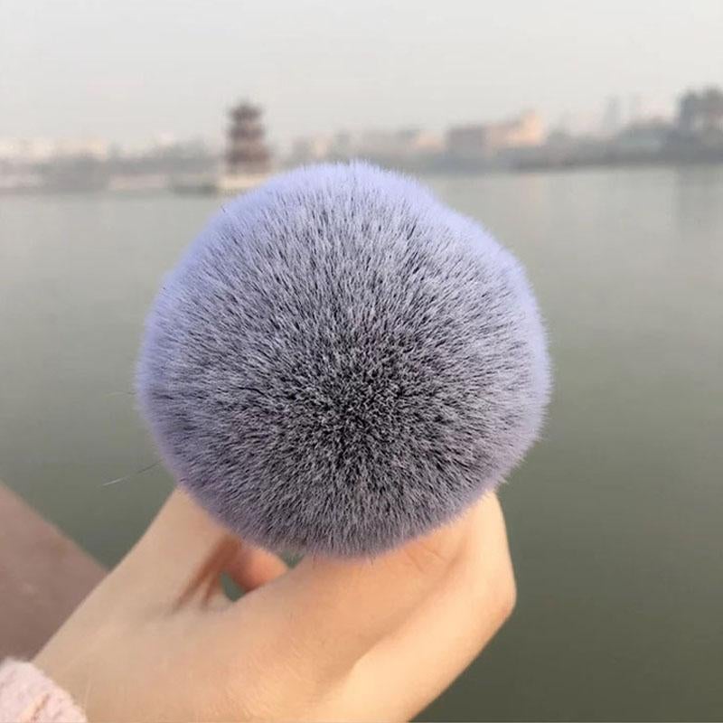Seamless Makeup Brush
